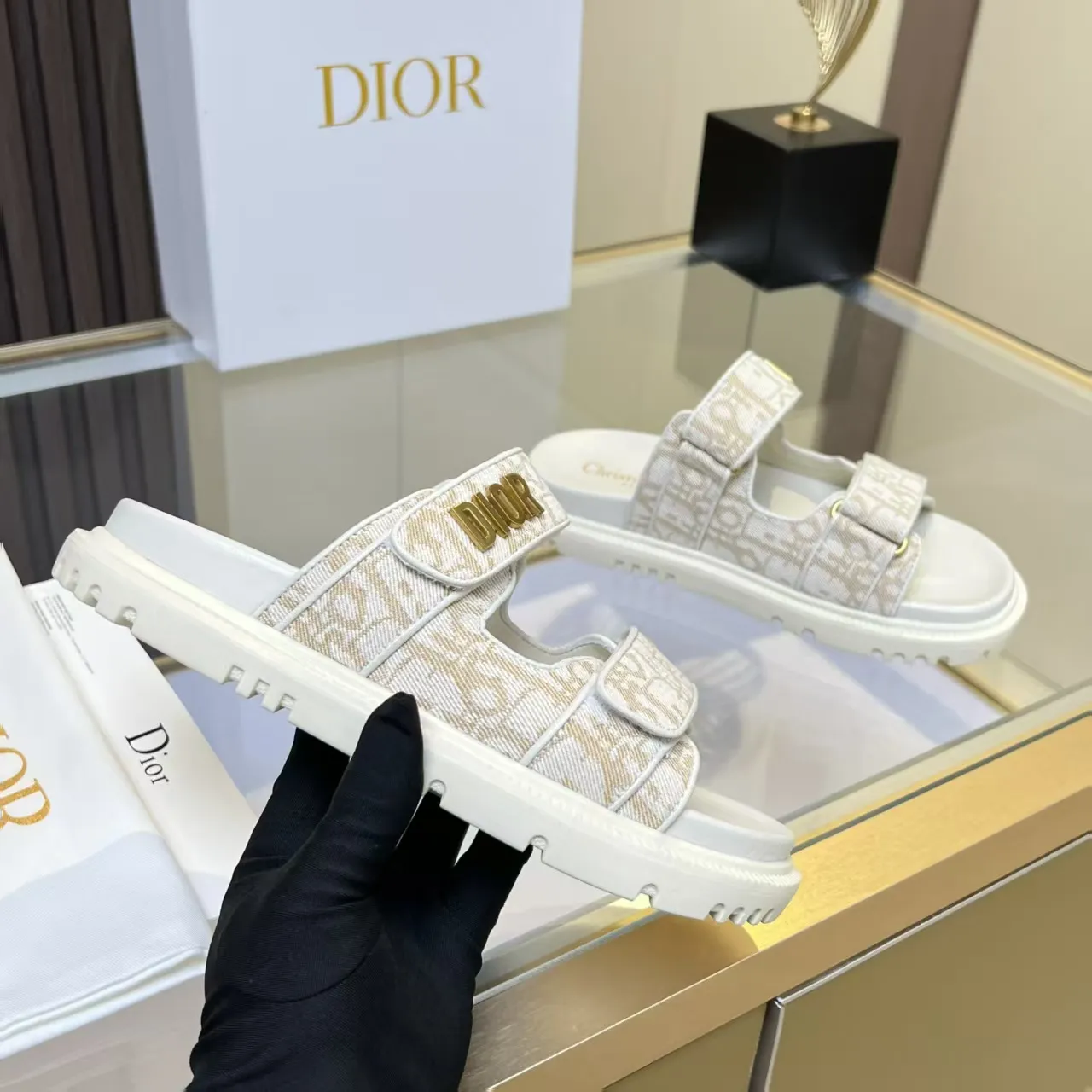 👟👟Ex-factory price 480👟👟 Dior classic popular sandals Step into the fashion territory of Dior slippers and encounter the ultimate fusion of elegance and comfort. The upper is engraved with the Christian Dior Paris logo using exquisite embroidery technology. The delicate stitching tells the brand's profound heritage and is fully recognizable.   Made of high-quality materials, it feels soft and fits your feet, as if it is a gentle care tailor-made for your feet. The sole is carefully designed and engraved with Christian Dior's lucky star symbol. It is not only a beautiful embellishment, but also provides reliable grip, making every step steady and secure.   It has a simple design and is easy to put on and take off. Whether it is a lazy weekend or a pleasant vacation, it can be easily adapted. Whether paired with casual shorts, casual jeans, or an elegant dress, Dior slippers can instantly enhance the overall style and show a casual fashion attitude.   Dior slippers, in the name of fashion, inject luxurious charm into your life and accompany you with every step you take with confidence and elegance. Material: Fine genuine cowhide upper, outsole, TPR, non-slip and wear-resistant, code number: 35-41 (42 customized)